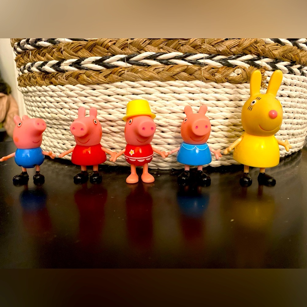 Props pig and friends figurines